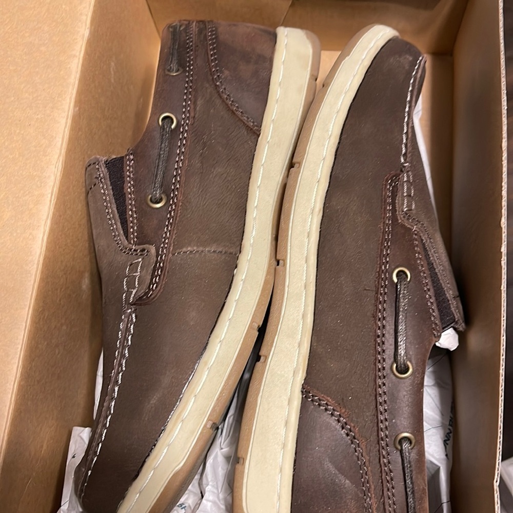 New in box Nunn Bush mens boat shoes. Size 8